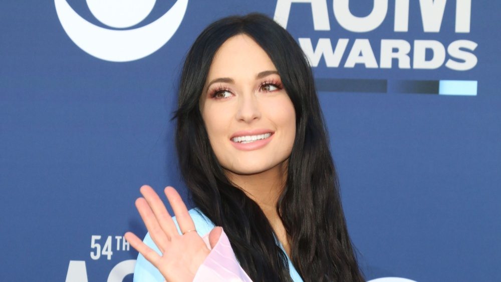 See Kacey Musgraves in the video for Mexico Honey'